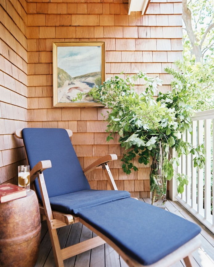 Chaise longue na varanda