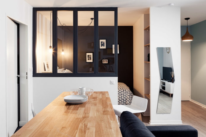 Separação da sala de estar e área de dormir
