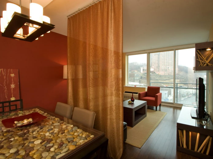zoneamento da cozinha e da sala de estar com cortinas