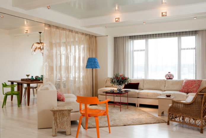 zoneamento da cozinha e da sala de estar com cortinas
