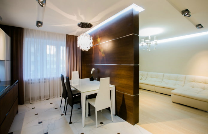 zoneamento com divisória no interior da cozinha-sala de estar