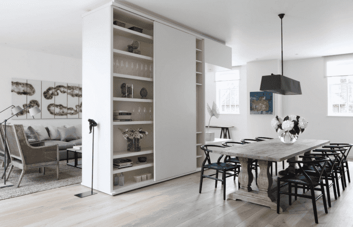 zoneamento com um armário no interior da cozinha-sala de estar